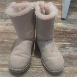 Cozy Pink Women's Uggs with back bows